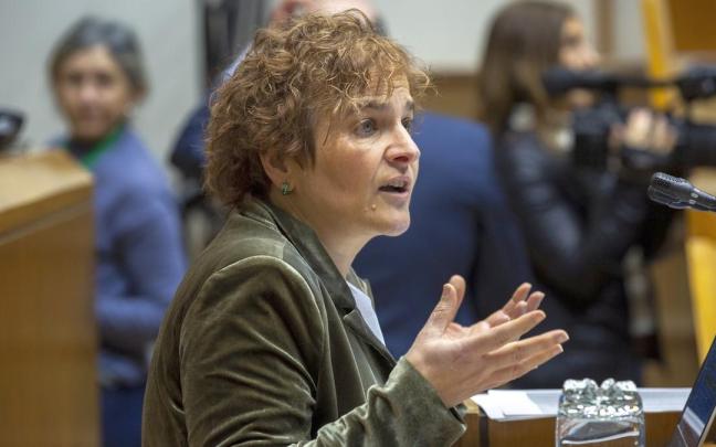La parlamentaria de EH Bildu Rebeka Ubera, en el Pleno. La parlamentaria de EH Bildu Rebeka Ubera, en el Pleno.