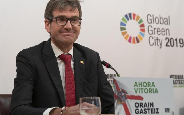 Gorka Urtaran ha comparecido 72 horas después de anunciar el partido que no será candidato a la Alcaldía de Gasteiz en mayo