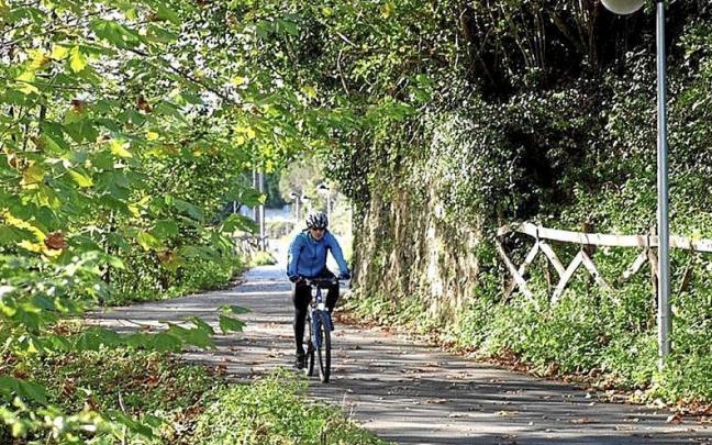 Txirrindulari bat, Oiartzungo bidegorrian. | ARGAZKIA: N.G.