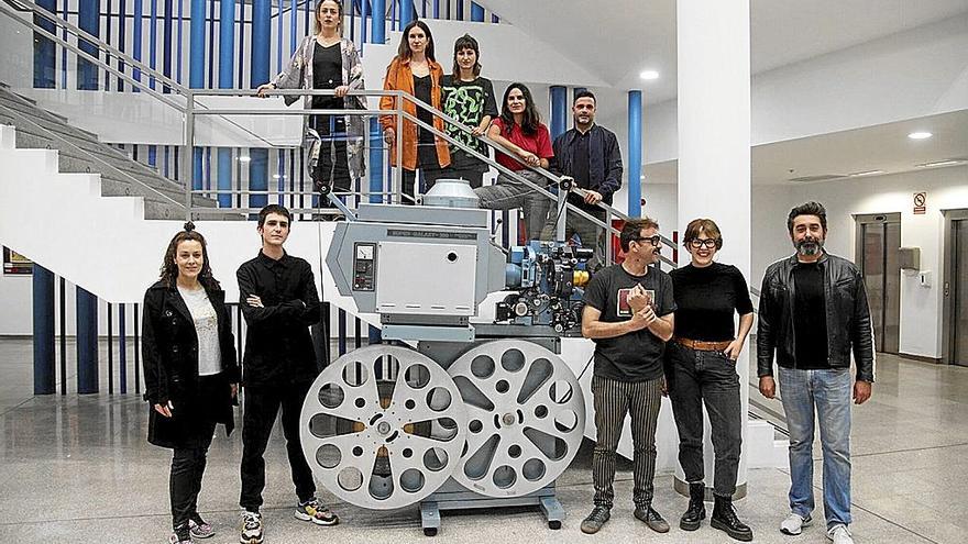 Las/os cortometrajistas seleccionadas/os se reunieron ayer en la Filmoteca de Navarra. | FOTO: DIARIO DE NOTICIAS