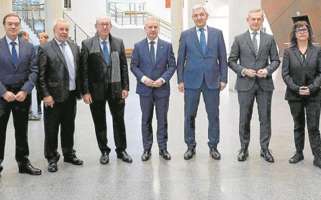 Una mirada hacia el mañana con la esperanza por bandera Una mirada hacia el mañana con la esperanza por bandera