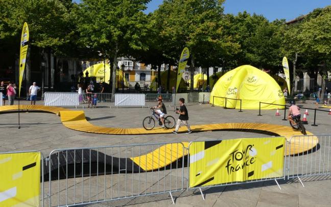 Una pista de pump-track acompaña a esta iniciativa para promover la cultura ciclista y del Tour de Francia. Una pista de pump-track acompaña a esta iniciativa para promover la cultura ciclista y del Tour de Francia.