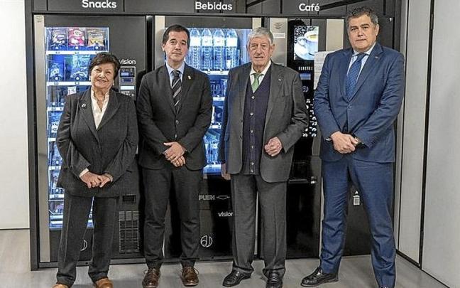 María Dolores Busto, Mikel Irujo, Félix Guinduláin Vidondo (fundador) y Félix Guindulain Busto (actual presidente).