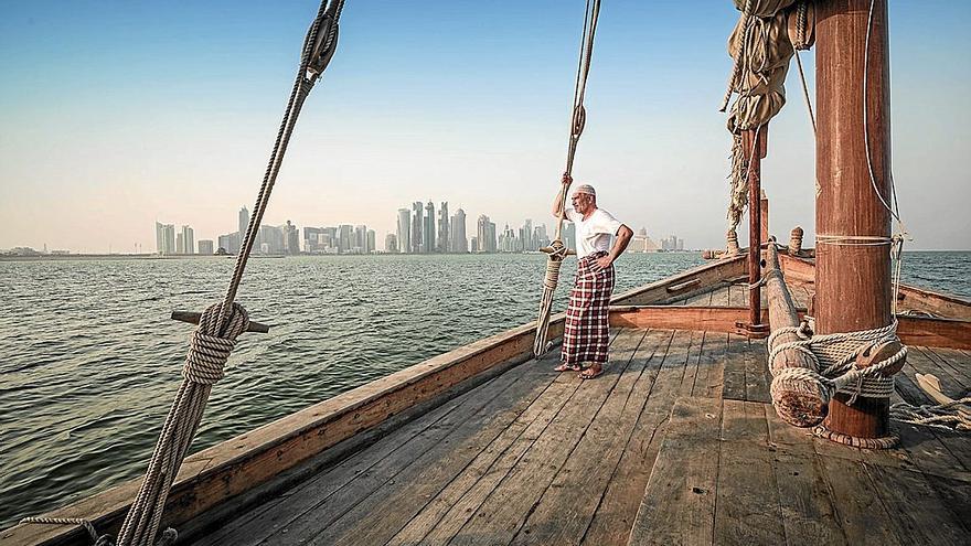Pescando perlas frente a la capital del país.