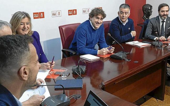 La Comisión Ejecutiva del PSE se reunió ayer con Eneko Andueza al frente. La Comisión Ejecutiva del PSE se reunió ayer con Eneko Andueza al frente.