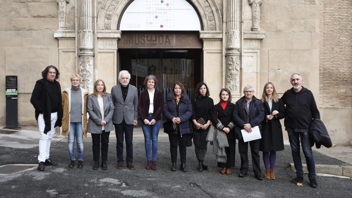 De izquierda a derecha, Pablo Ramos, artista; María Antonia Rodríguez, gerente de la Fundación Baluarte; Susana Irigaray, directora del Servicio de Museos; Ramón Andrés, comisario de los Encuentros; Rebeca Esnaola, conse