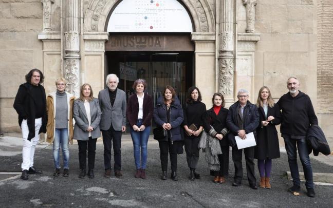 De izquierda a derecha, Pablo Ramos, artista; María Antonia Rodríguez, gerente de la Fundación Baluarte; Susana Irigaray, directora del Servicio de Museos; Ramón Andrés, comisario de los Encuentros; Rebeca Esnaola, conse De izquierda a derecha, Pablo Ramos, artista; María Antonia Rodríguez, gerente de la Fundación Baluarte; Susana Irigaray, directora del Servicio de Museos; Ramón Andrés, comisario de los Encuentros; Rebeca Esnaola, conse
