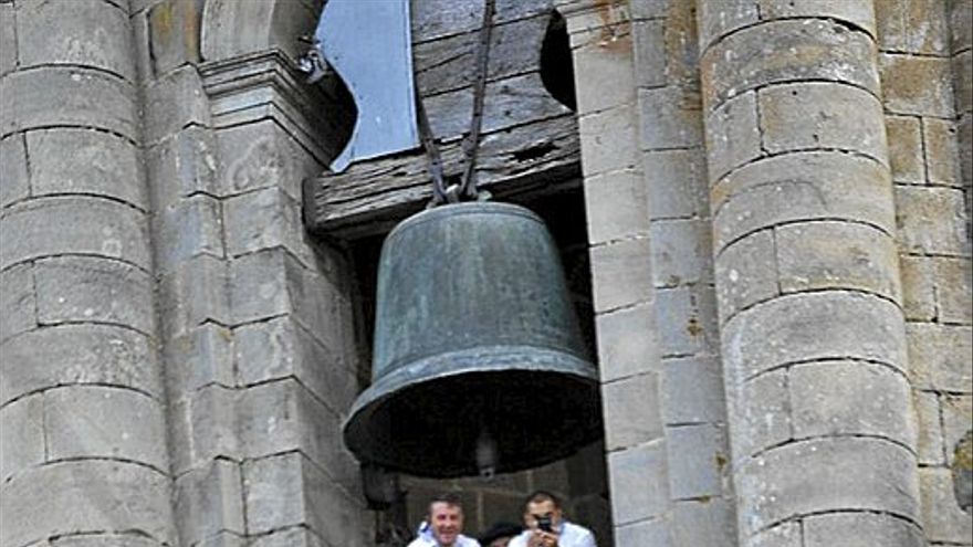 Bajada de Tripafina que inicia las fiestas de Dulantzi. | FOTO: E. SAN PEDRO