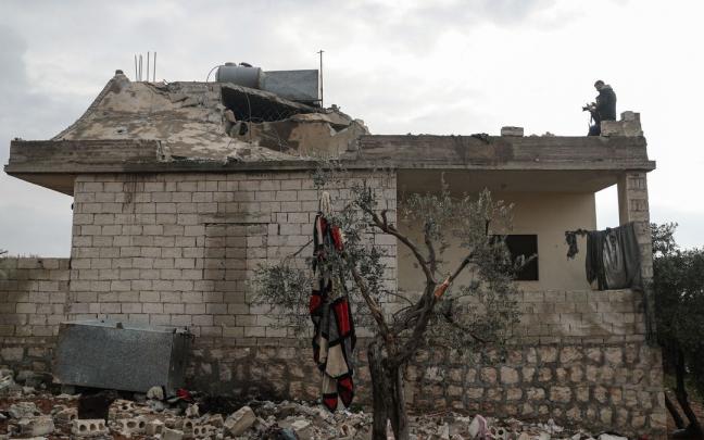 Este asesinato se produce meses después de que otra operación estadounidense acabara con la vida del anterior "califa" del EI, Abu Ibrahim al Hashimi al Qurashi. Este asesinato se produce meses después de que otra operación estadounidense acabara con la vida del anterior "califa" del EI, Abu Ibrahim al Hashimi al Qurashi.