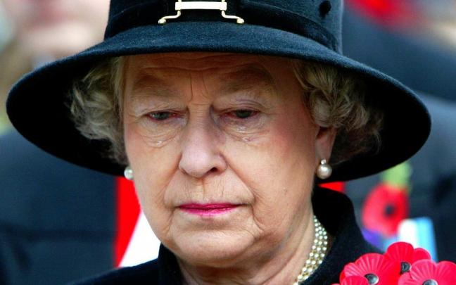 Isabel II en una imagen de 2002. Isabel II en una imagen de 2002.