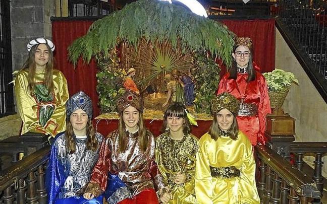 Ayudantes de Sus Majestades de Oriente, ayer en la parroquia. Ayudantes de Sus Majestades de Oriente, ayer en la parroquia.