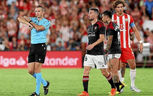 El VAR e Iglesias Villanueva anulan el tanto de Rubén García