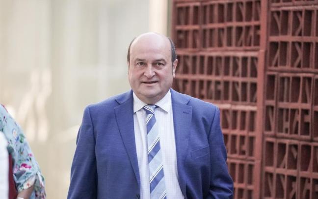 Junto al l&iacute;der del pNV viajar&aacute;n a Roma los alcaldes de Bilbao, Getxo, Arrasate y Laudio que participar&aacute;n en la cumbre de alcaldes.