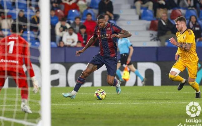 Wesley será baja para el partido ante el Alavés por acumulación de tarjetas Wesley será baja para el partido ante el Alavés por acumulación de tarjetas