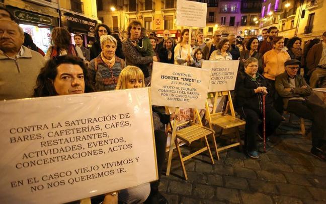 Una de las concentraciones del colectivo vecinal "Convivir en lo Viejo / Alde Zaharrean Bizi". Una de las concentraciones del colectivo vecinal "Convivir en lo Viejo / Alde Zaharrean Bizi".
