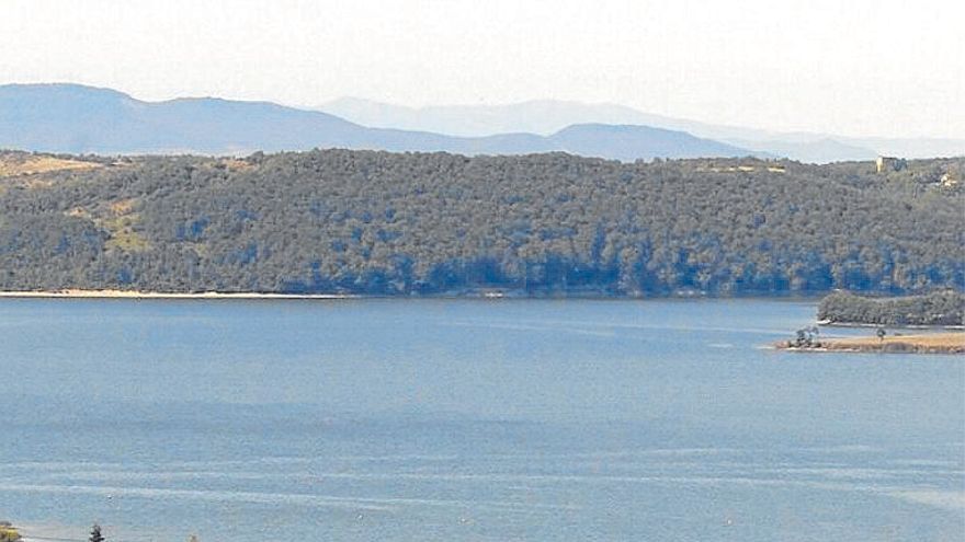 El pantano de Legutiano conserva un buen nivel de agua.