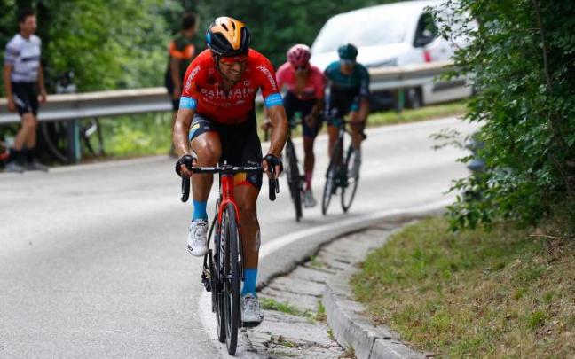 Solo 26 segundos separan a Carapaz del murgiarra en una contrarreloj que le puede situar segundo en el podio final del Giro