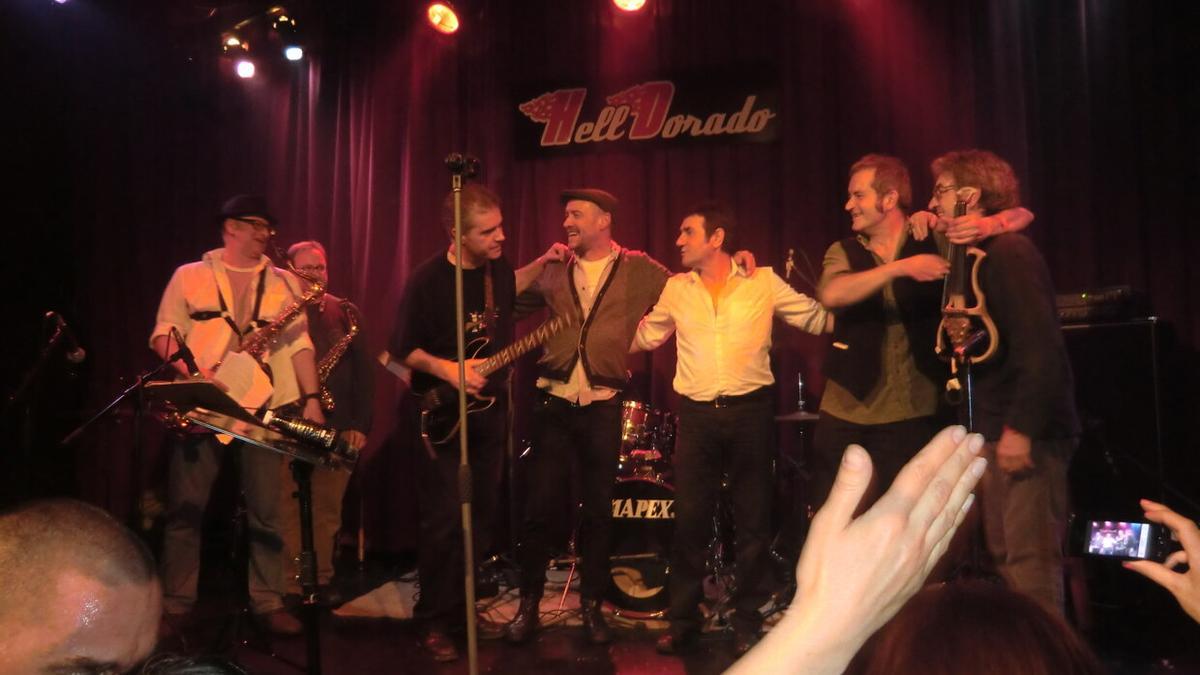 El grupo en el concierto especial que se ofreció en Hell Dorado en 2012 para homenajear al fallecido Tito Aldama.