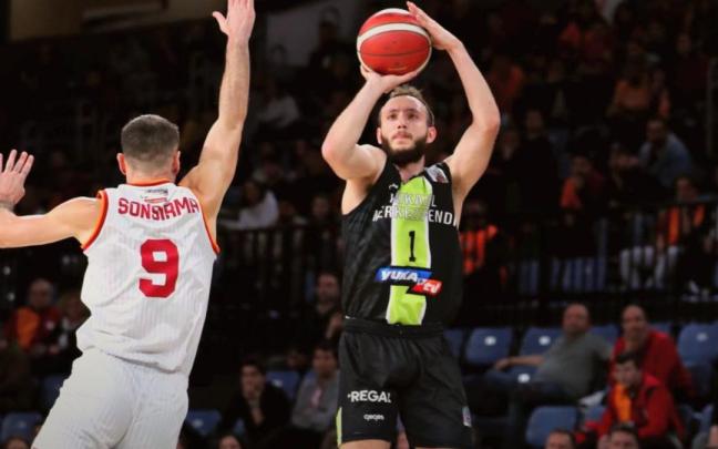 Heidegger, última adquisisción de Baskonia, durante un partido de esta temporada con el Merkezefendi turco