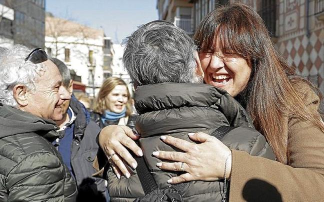 Laura Borrás, ayer durante su visita a la Fira de la Candelera, en Molins de Rei. | FOTO: EFE Laura Borrás, ayer durante su visita a la Fira de la Candelera, en Molins de Rei. | FOTO: EFE