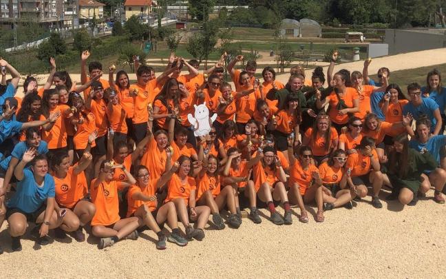 EuskarAbenturako gaztetxoak atzokoan, BBK Klima Abentura esperientzia-parkean.