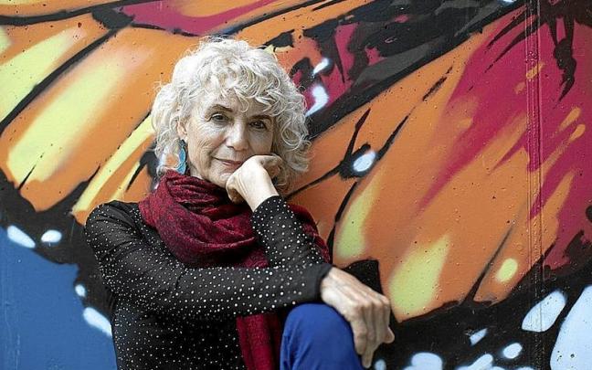 Reciente imagen de la poeta Isabel Hualde, que presenta un nuevo poemario. | FOTO: CEDIDA