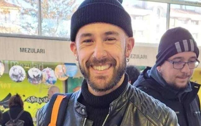 El autor de Izarra en la pasada Azoka de Durango El autor de Izarra en la pasada Azoka de Durango