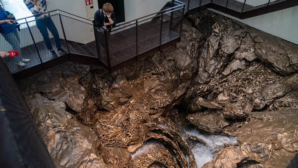 Obra Hondalea, de la artista donostiarra Cristina Iglesias