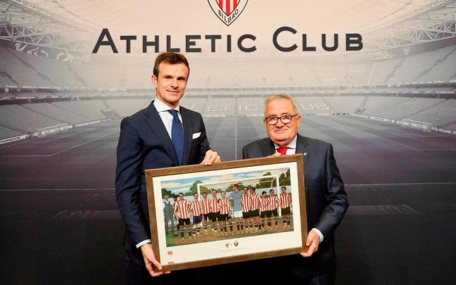 El presidente del Athletic, Jon Uriarte, hace entrega de la lámina conmemorativa del 125 aniversario al presidente de Osasuna, Luis Sabalza. El presidente del Athletic, Jon Uriarte, hace entrega de la lámina conmemorativa del 125 aniversario al presidente de Osasuna, Luis Sabalza.