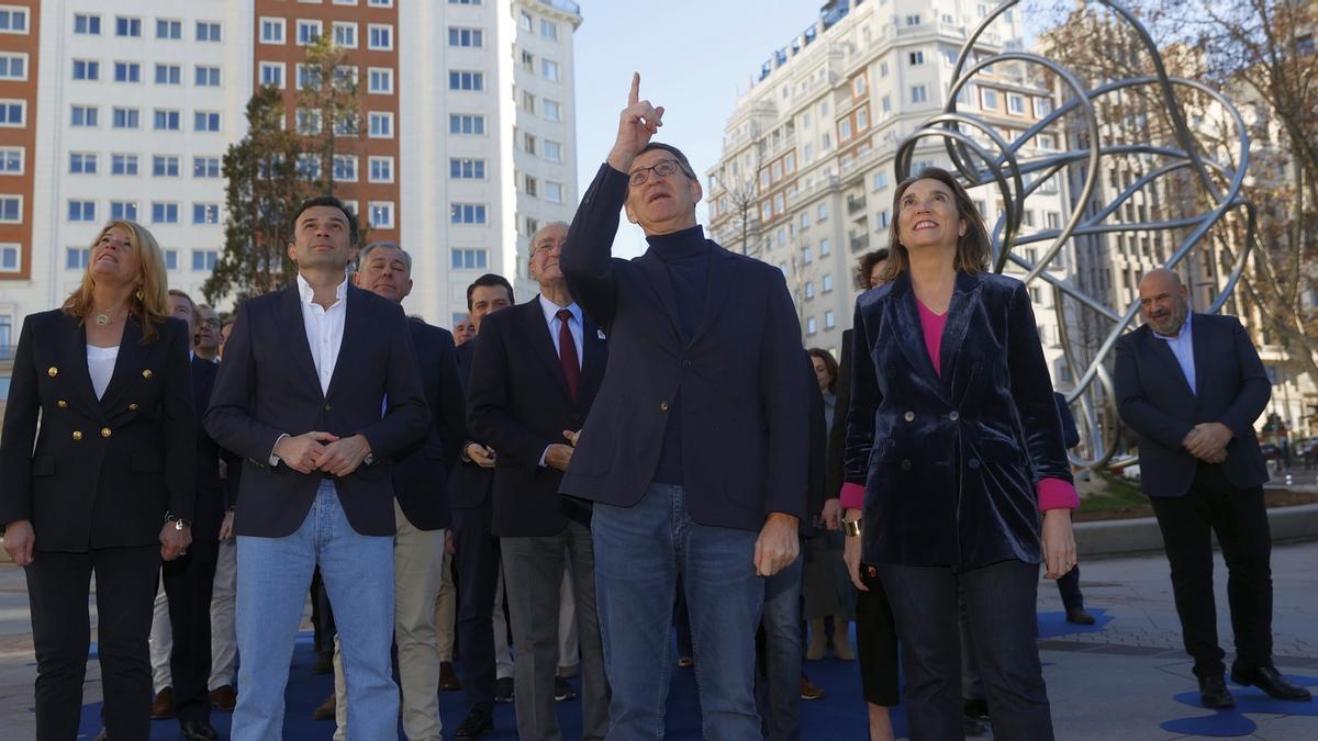 El líder del PP, Alberto Núñez Feijóo, en el rodaje de un anuncio para las elecciones.