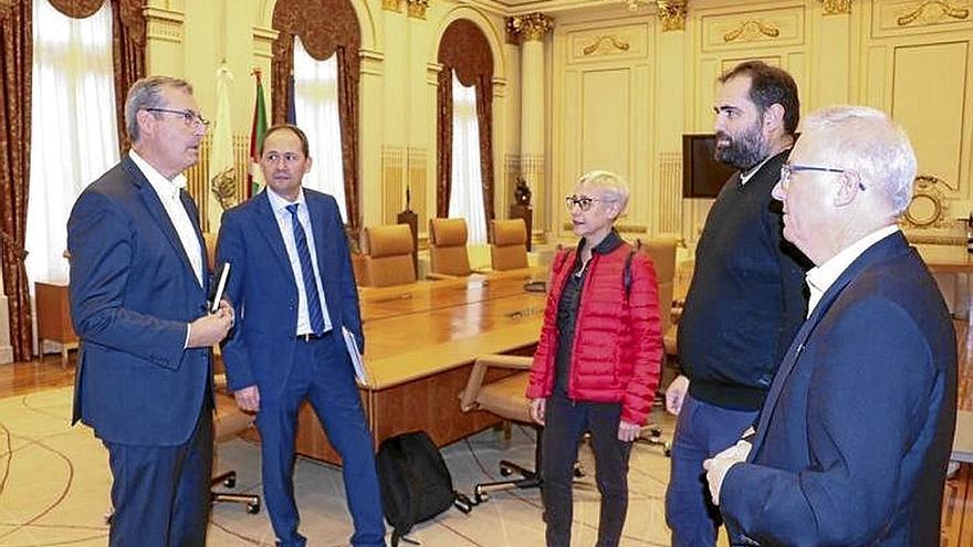 Markel Olano, Jokin Perona, Arantxa González, Joanes Fiel y José Ignacio Asensio, ayer. | FOTO: N.G.