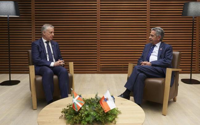 El lehendakari Urkullu y el presidente c&aacute;ntabro, Miguel &Aacute;ngel Revilla, en una reuni&oacute;n que celebraron el a&ntilde;o pasado.