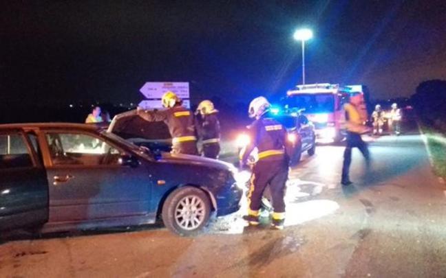 Bomberos de Gasteiz en el lugar del accidente