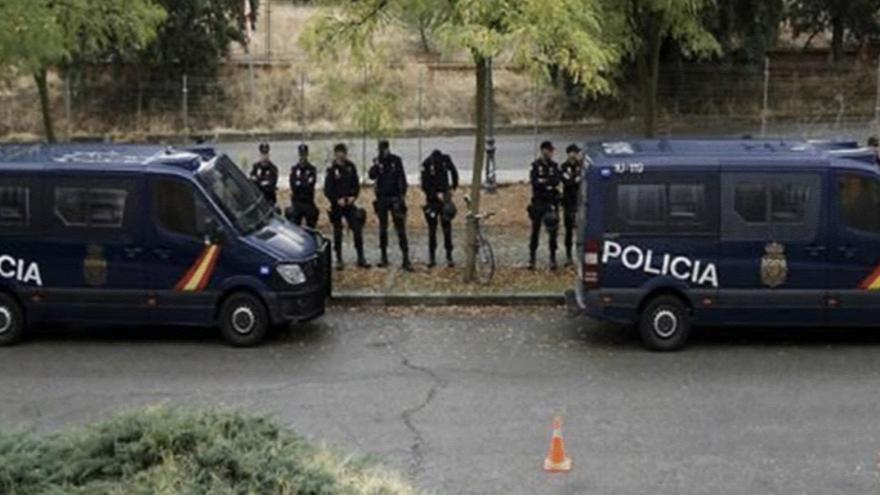 Agentes de la UIP de la Policía Nacional.