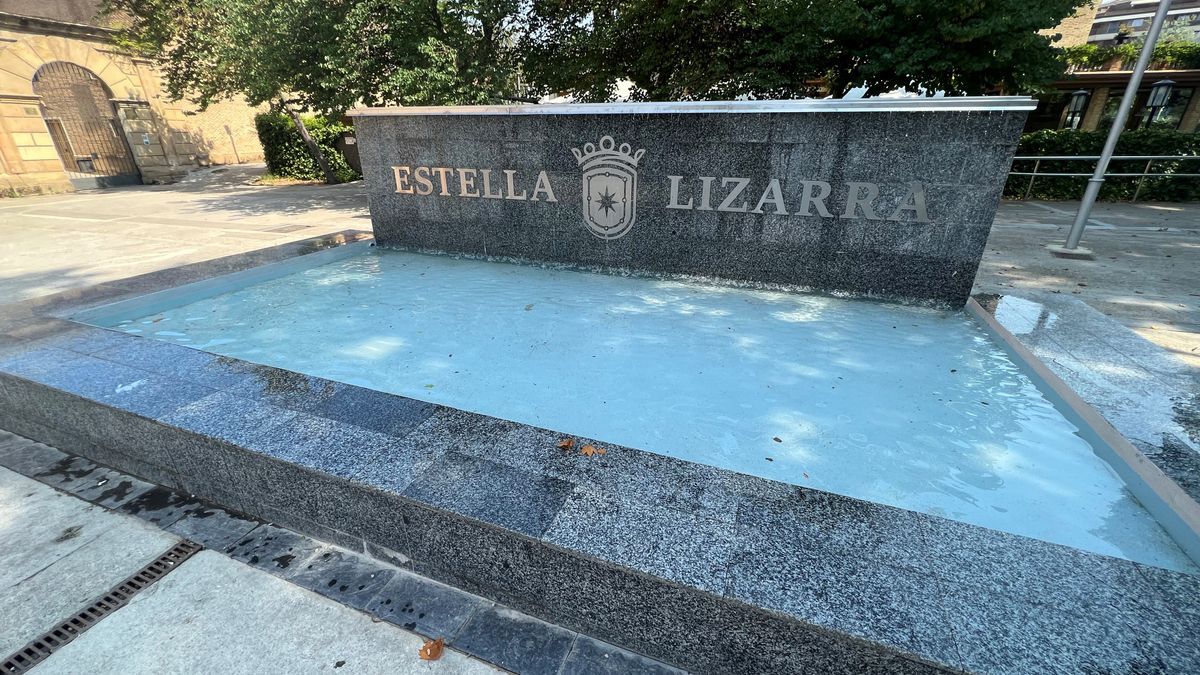 Vista de la fuente en el parque de Los Llanos de Estella.