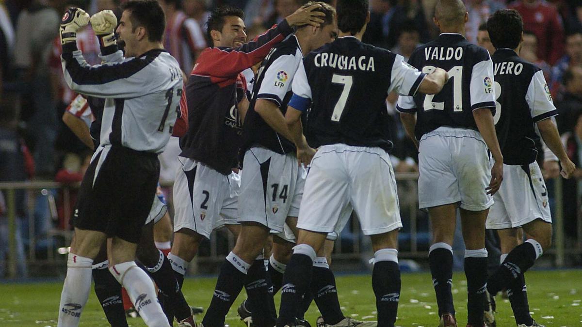 Los rojillos, celebrando en el Calderón su histórico pase a la final.