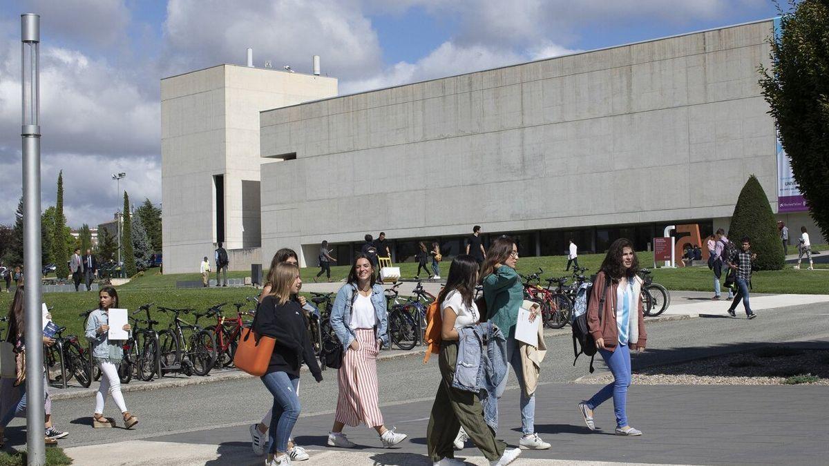 Estudiantes en la Universidad de Navarra.