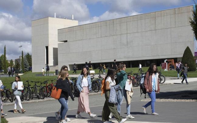 Estudiantes en la Universidad de Navarra.