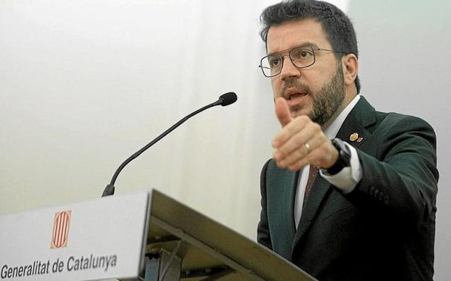 Pere Aragonès, ayer antes de la primera reunión plenaria de las oficinas comarcales de transición energética en el Palau de Pedralbes. | FOTO: E. PRESS Pere Aragonès, ayer antes de la primera reunión plenaria de las oficinas comarcales de transición energética en el Palau de Pedralbes. | FOTO: E. PRESS