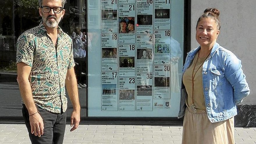 Iker Tolosa, técnico de Cultura, y la concejala Maite Gartzia. | FOTO: N.G.