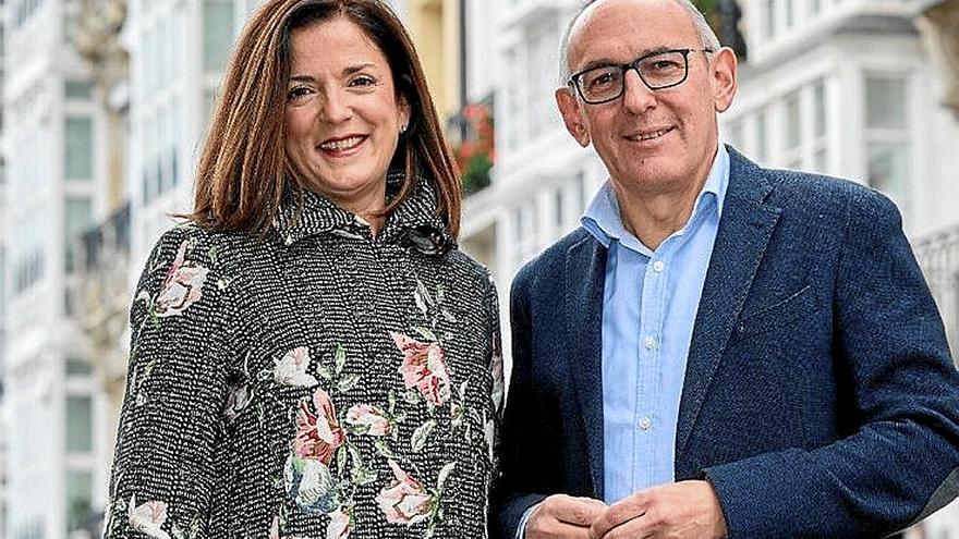 La candidata del PNV en Gasteiz, Beatriz Artolazabal, junto al diputado general de Araba, Ramiro González. | FOTO: DEIA