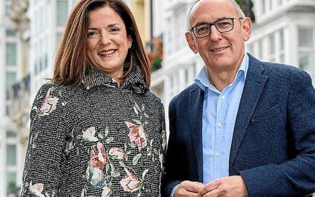 La candidata del PNV en Gasteiz, Beatriz Artolazabal, junto al diputado general de Araba, Ramiro González. | FOTO: DEIA