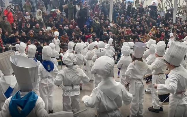 Tamborrada Infantil de la Ikastola Jakintza en El Antiguo