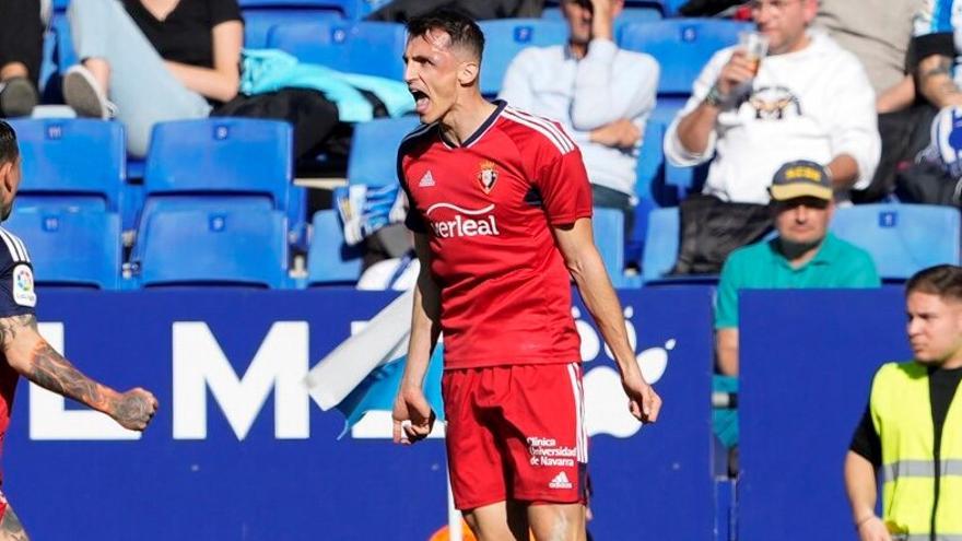 El delantero del Osasuna Ante Budimir celebra su gol durante el partido de primera división de LaLiga que enfrentó al Espanyol y el Osasuna