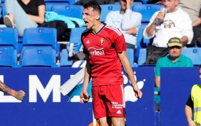 El delantero del Osasuna Ante Budimir celebra su gol durante el partido de primera división de LaLiga que enfrentó al Espanyol y el Osasuna El delantero del Osasuna Ante Budimir celebra su gol durante el partido de primera división de LaLiga que enfrentó al Espanyol y el Osasuna