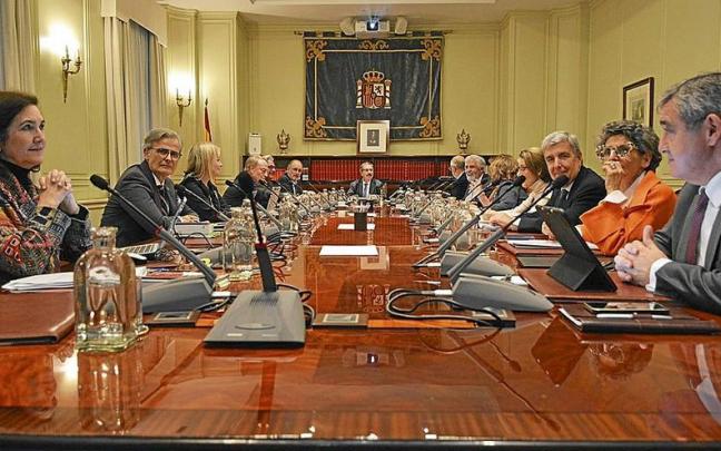 Momento del último Pleno extraordinario del CGPJ, con su presidente Rafael Mozo a la cabeza. | FOTO: EFE