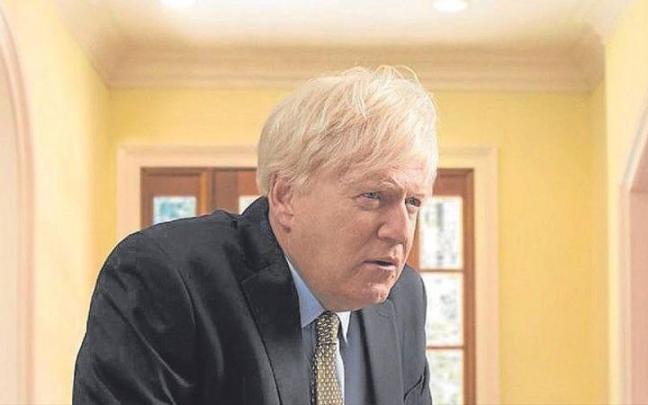 Kenneth Brannagh, como Boris Johnson.
