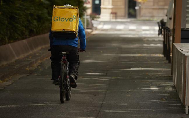 Imagen de un repartidor de Glovo. Imagen de un repartidor de Glovo.
