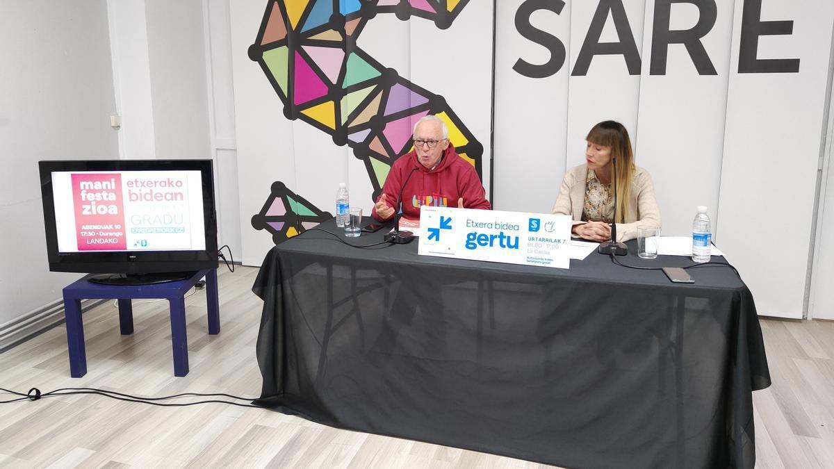 Rueda de prensa de Sare, ayer en la capital alavesa.