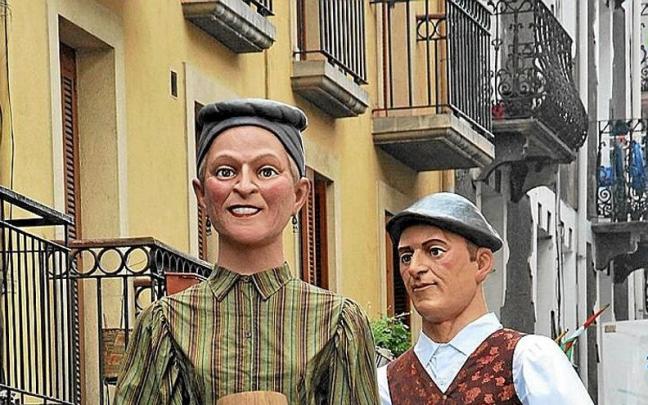 Villabonako erraldoiak txupinazoaren ostean, aurreko urte batean.